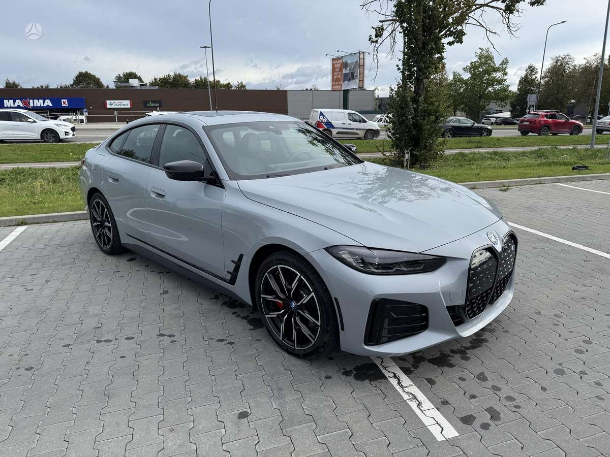 BMW i4, sedanas