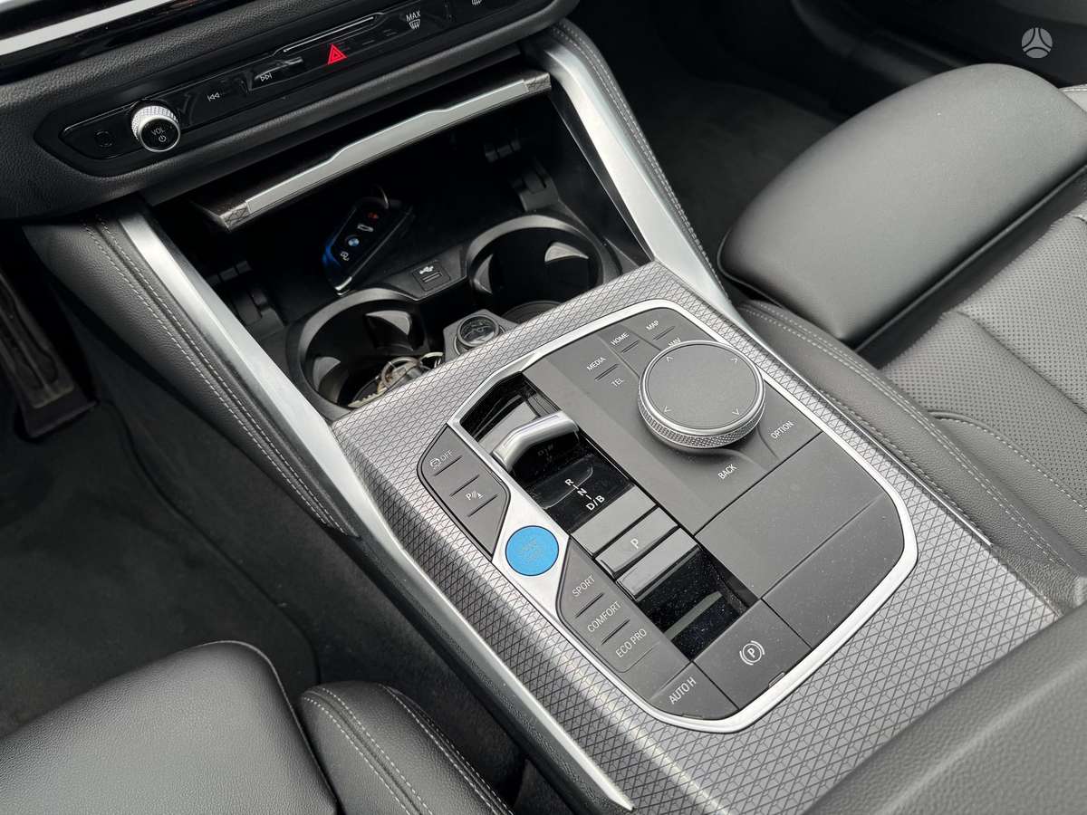 BMW i4, sedanas