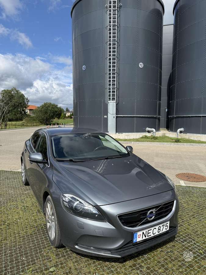 Volvo V40, 2.0 l., hatchback