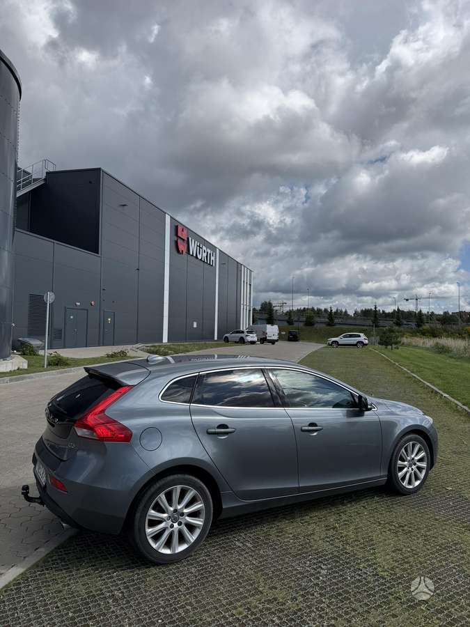 Volvo V40, 2.0 l., hatchback
