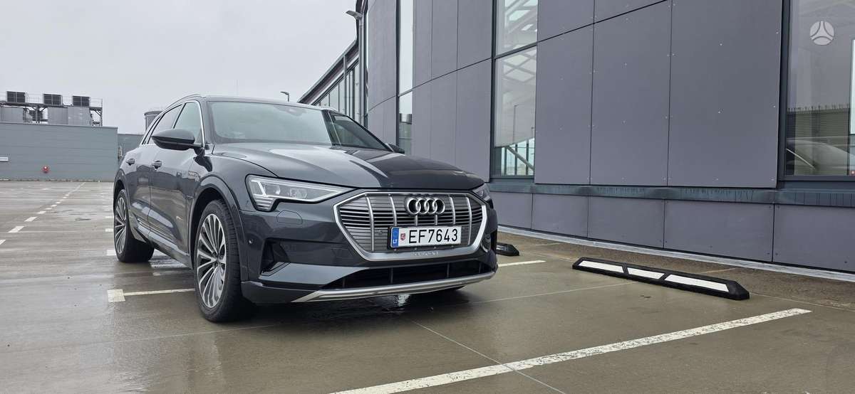 Audi e-tron, 71 kWh, off-road / crossover