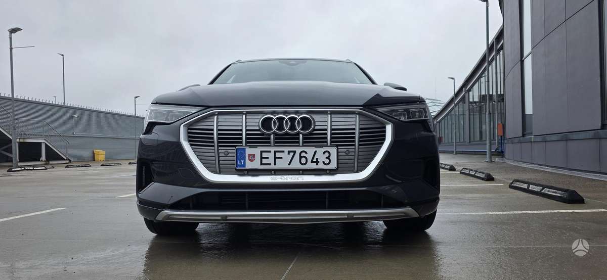 Audi e-tron, 71 kWh, off-road / crossover