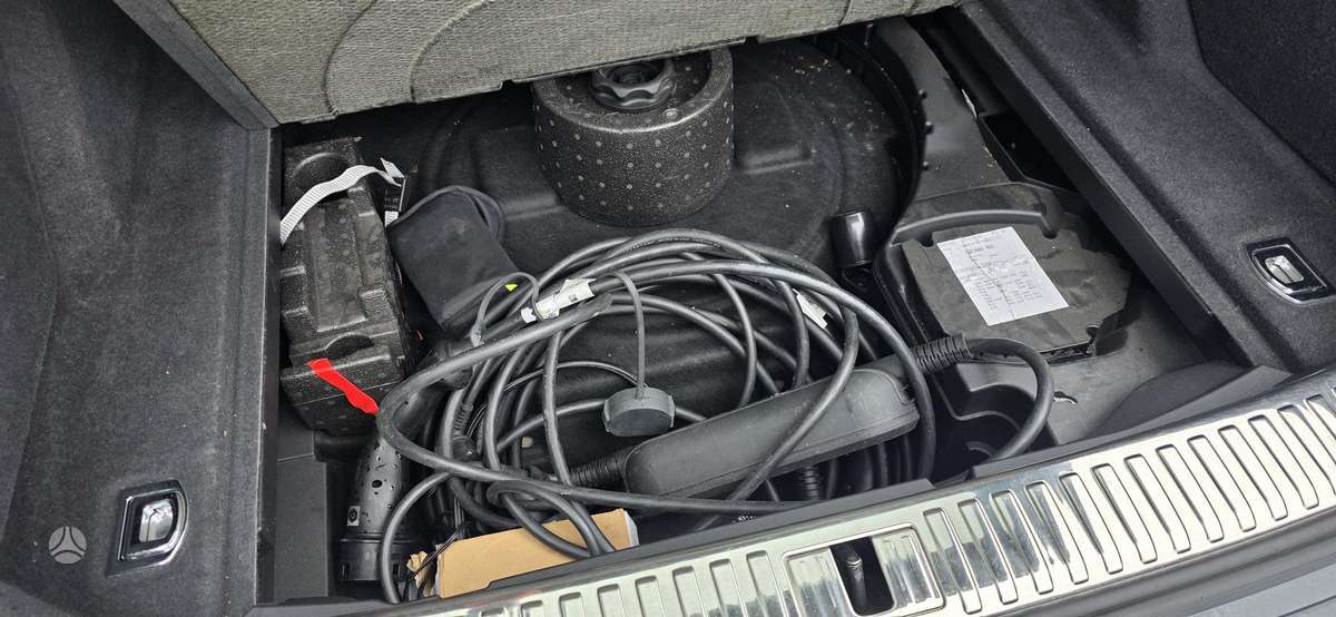 Audi e-tron, 71 kWh, off-road / crossover