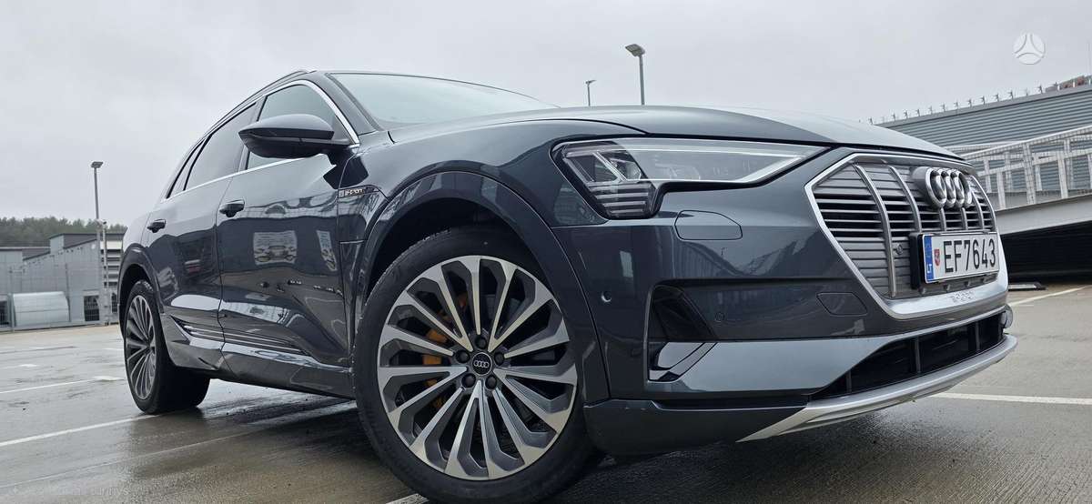 Audi e-tron, 71 kWh, off-road / crossover