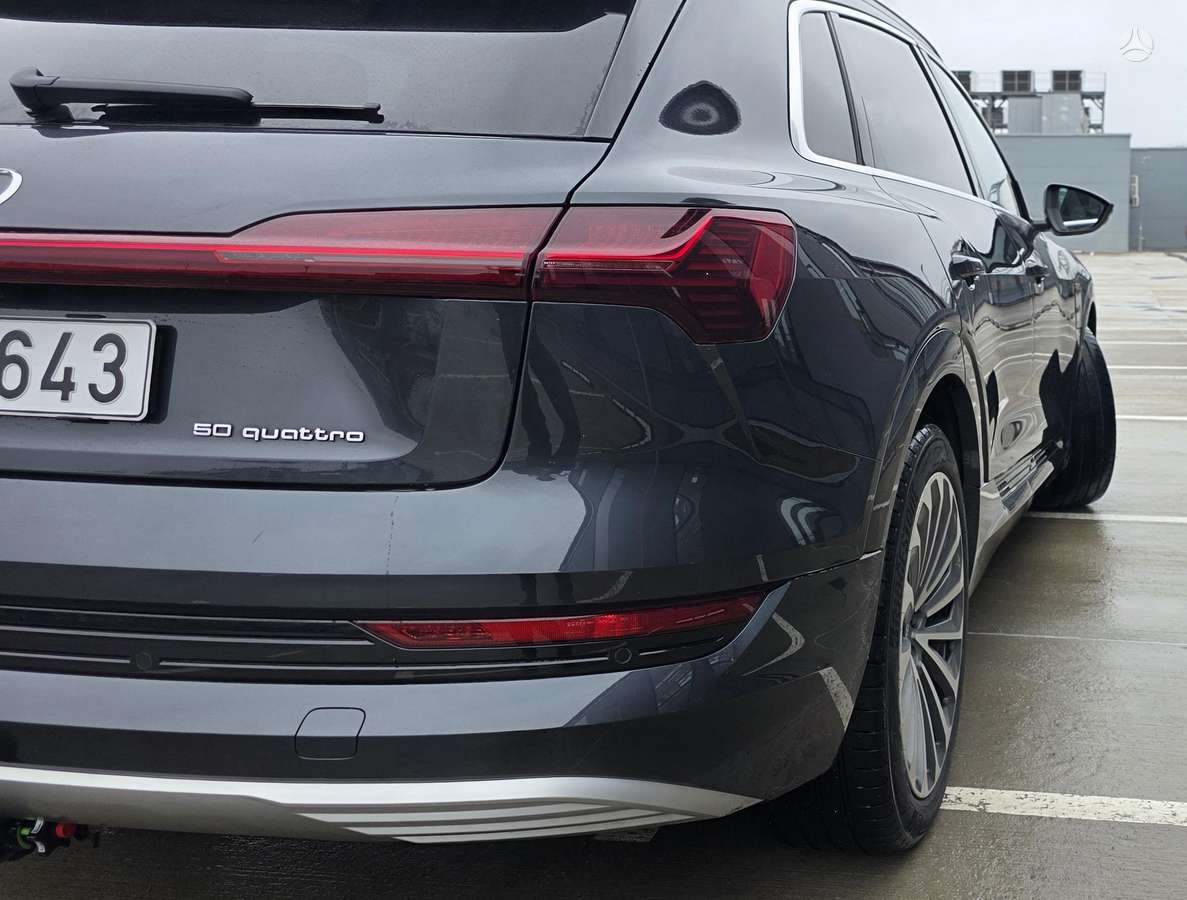 Audi e-tron, 71 kWh, off-road / crossover