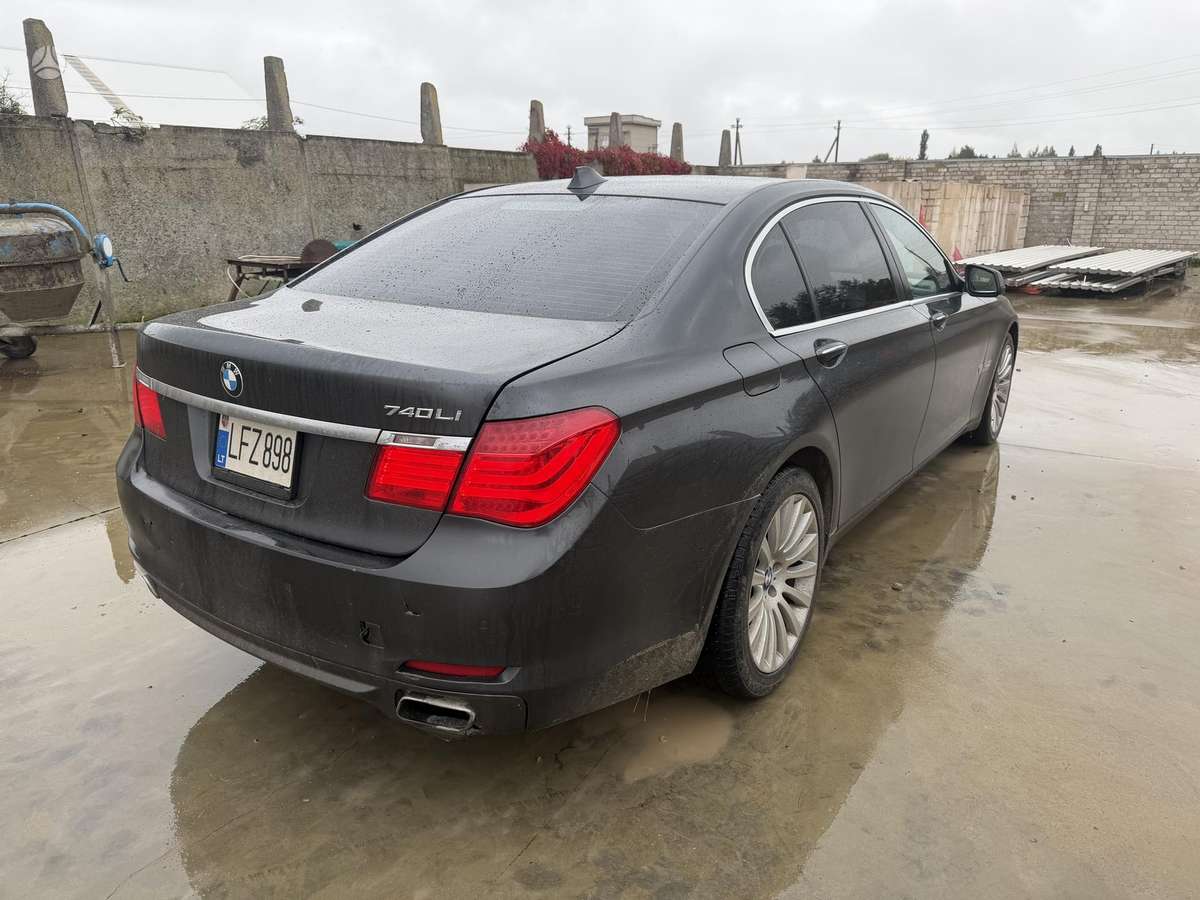 BMW 740