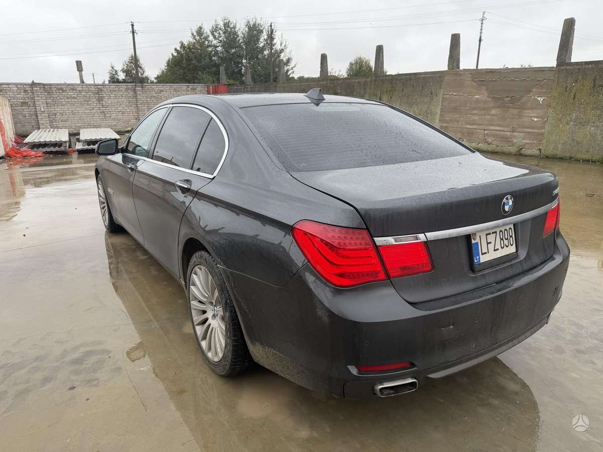 BMW 740