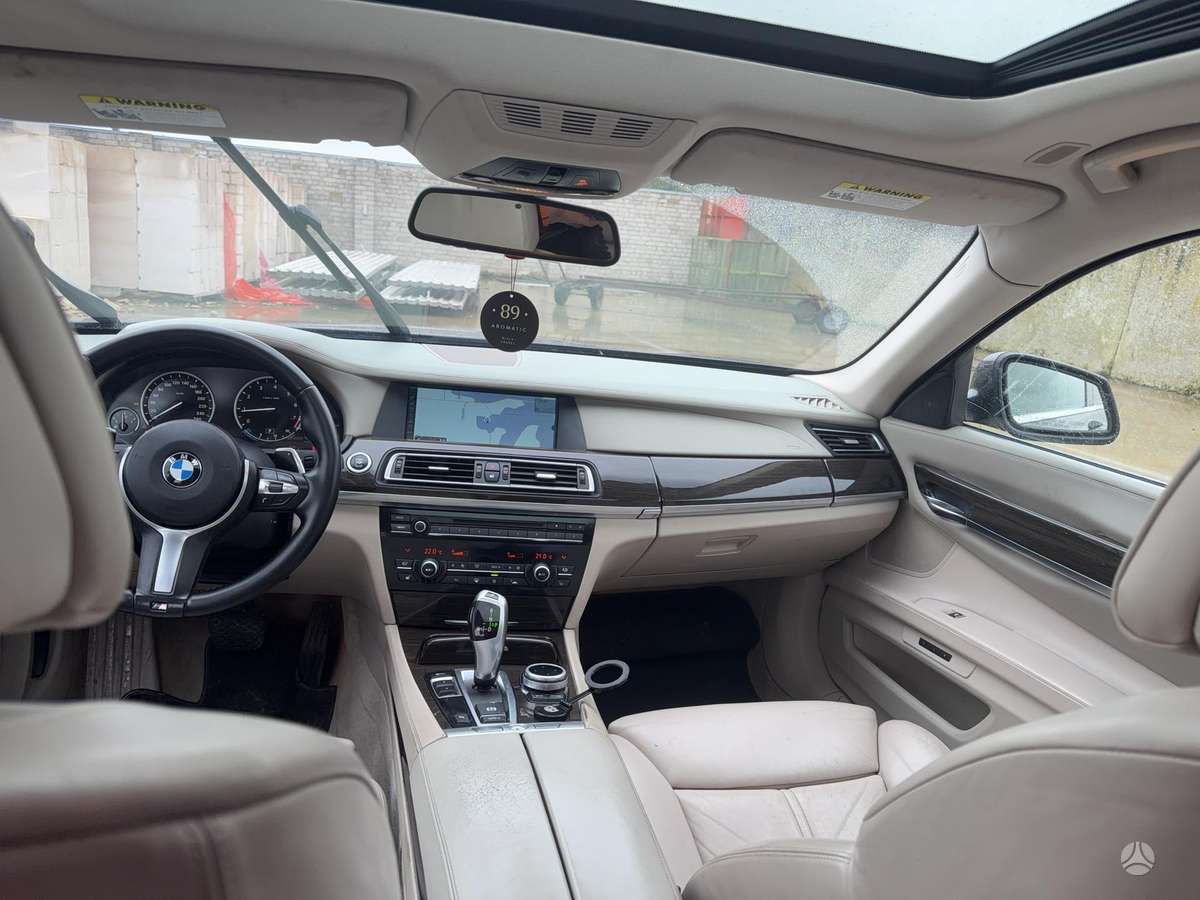 BMW 740