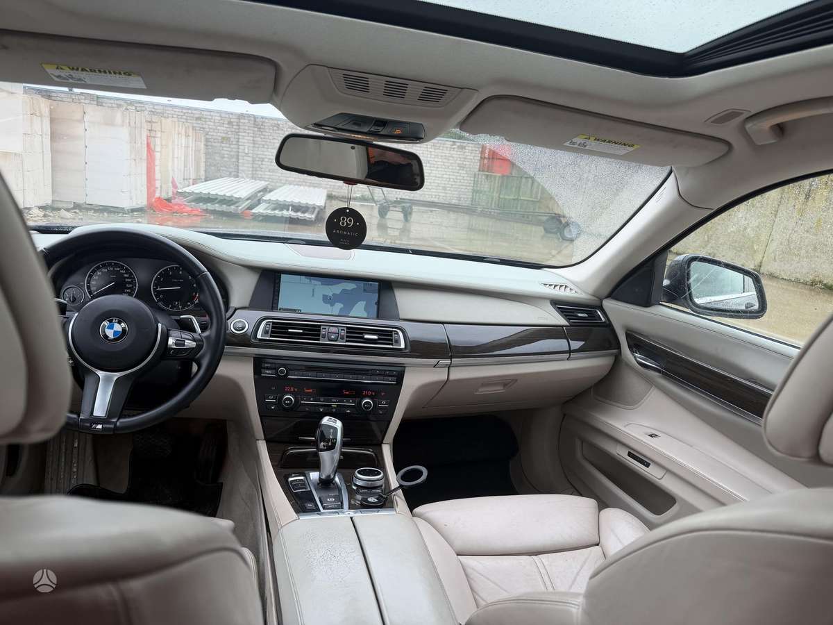 BMW 740
