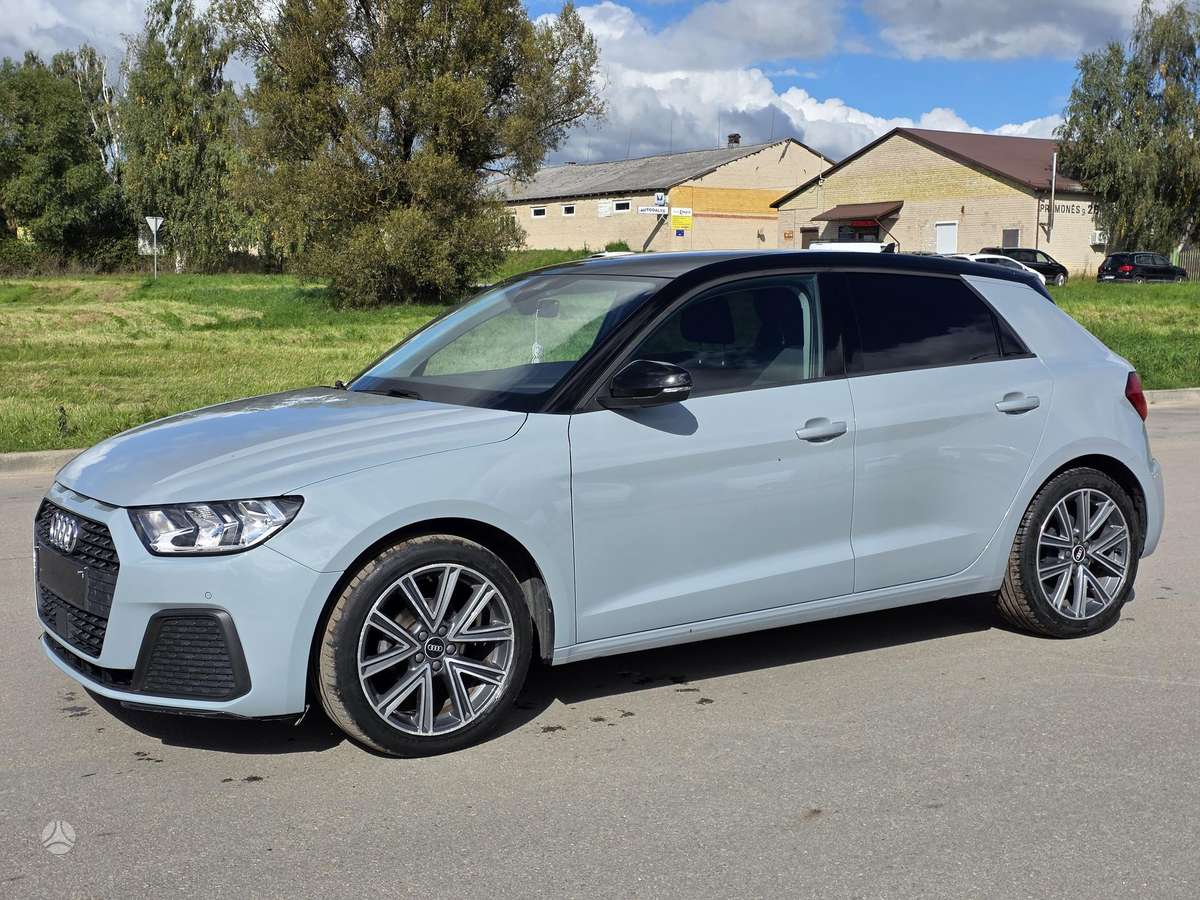 Audi A1, 1.0 l., hatchback