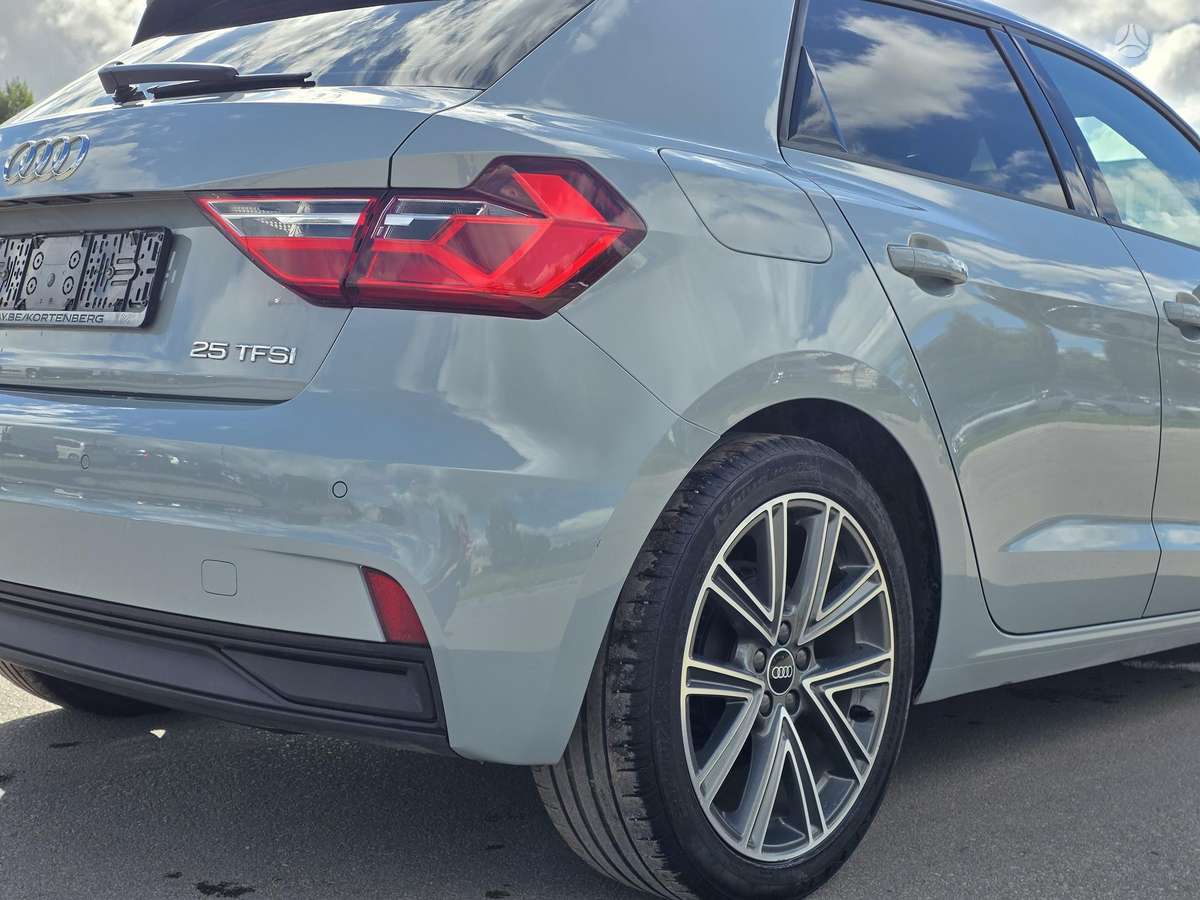 Audi A1, 1.0 l., hatchback