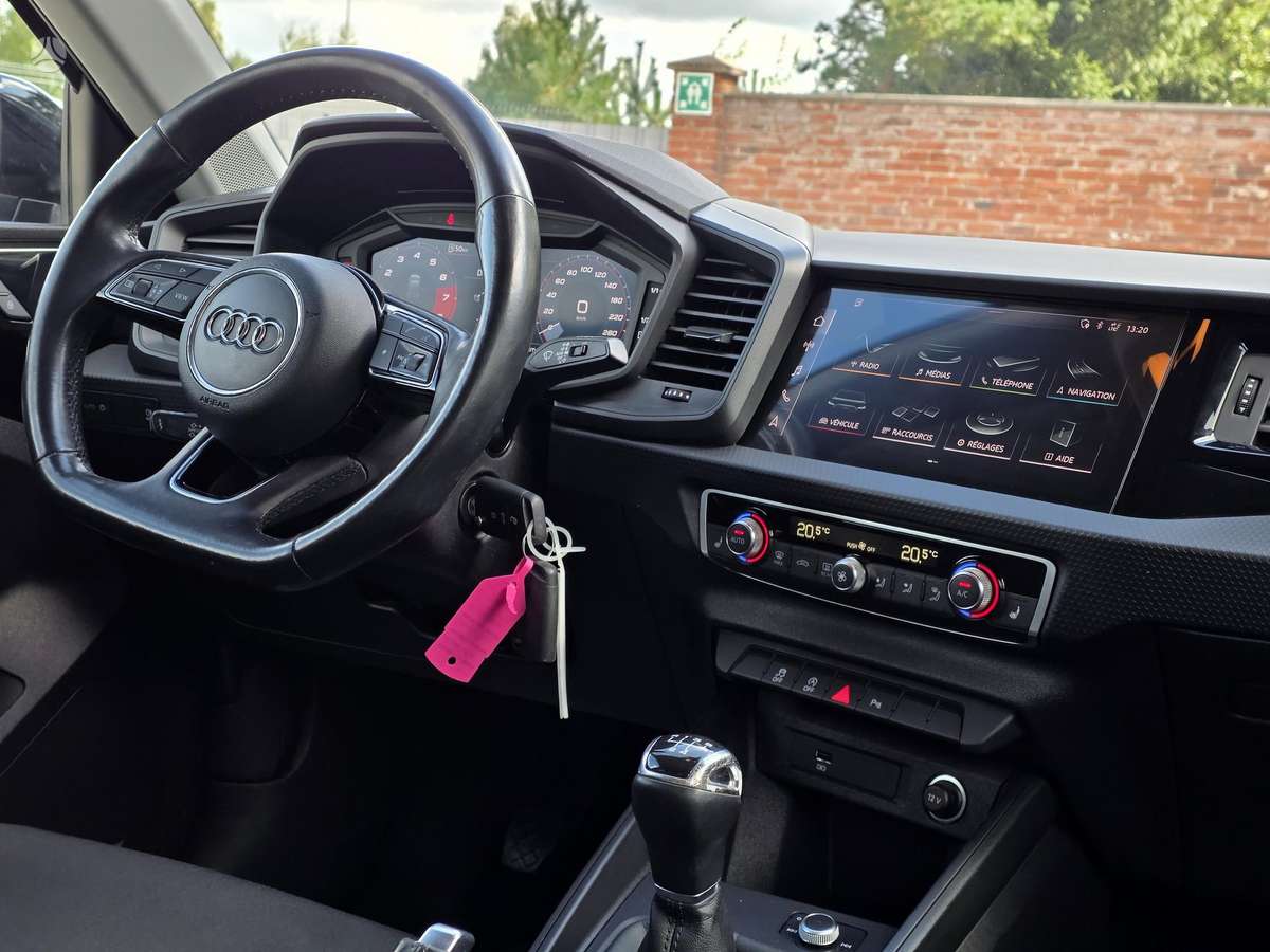 Audi A1, 1.0 l., hatchback
