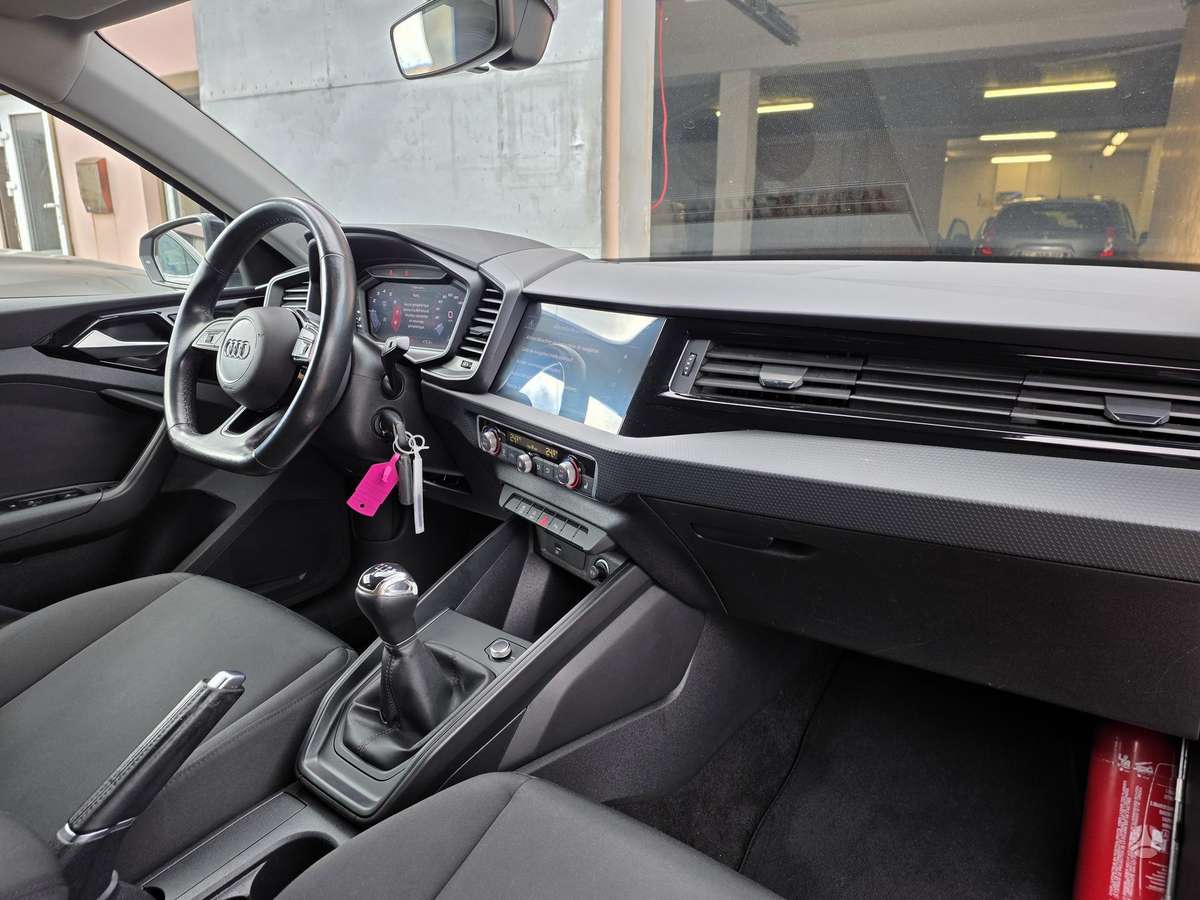 Audi A1, 1.0 l., Хэтчбек