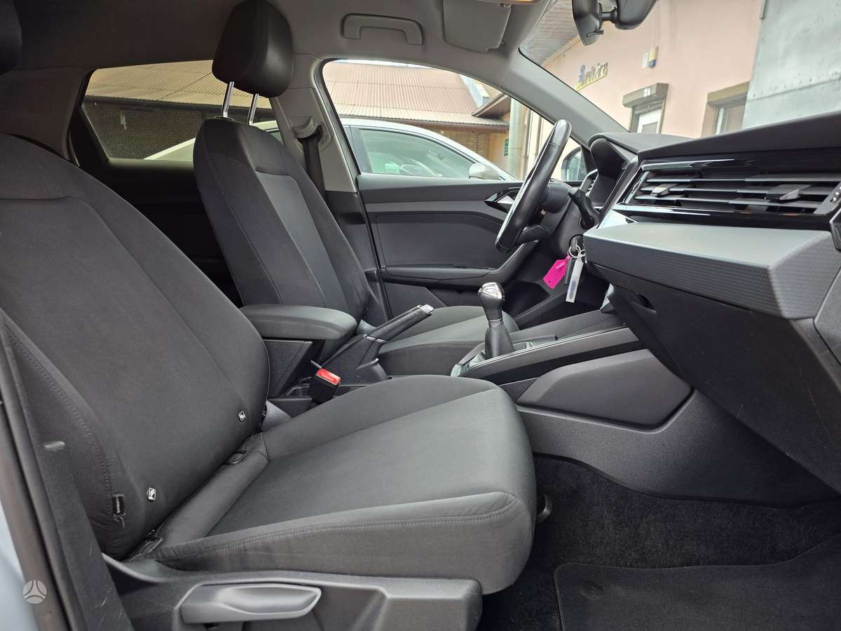 Audi A1, 1.0 l., hatchback