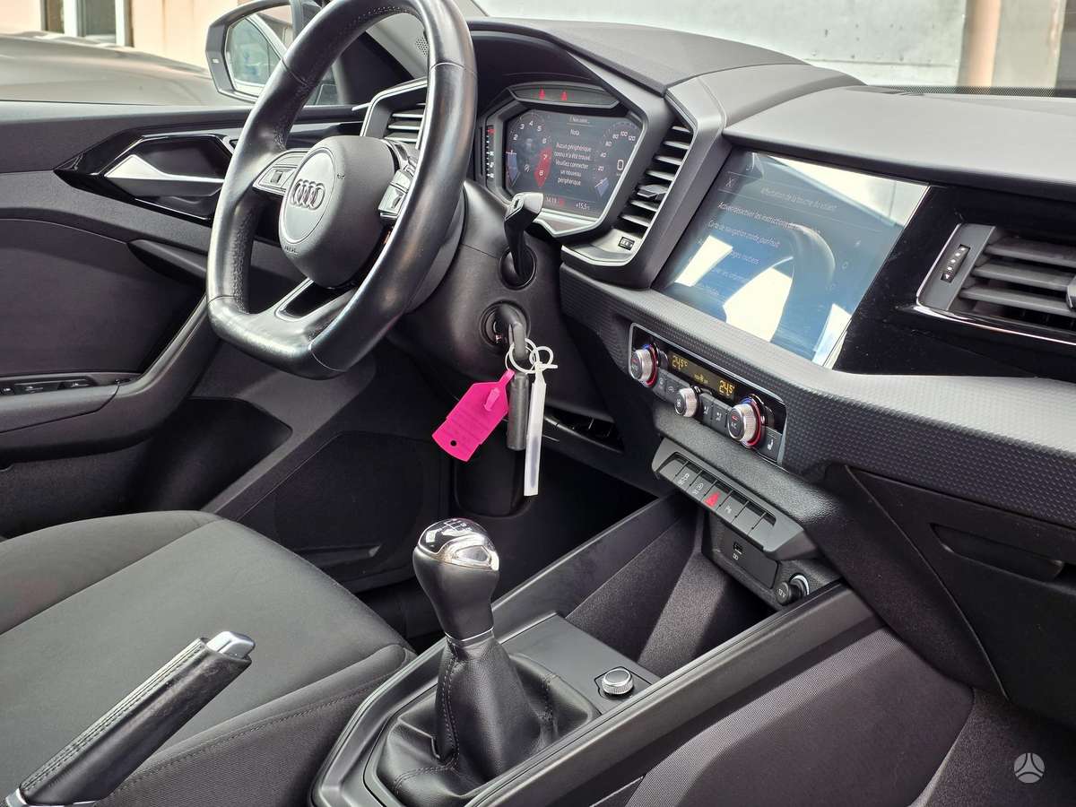 Audi A1, 1.0 l., hatchback