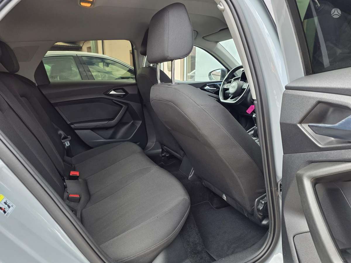 Audi A1, 1.0 l., hatchback