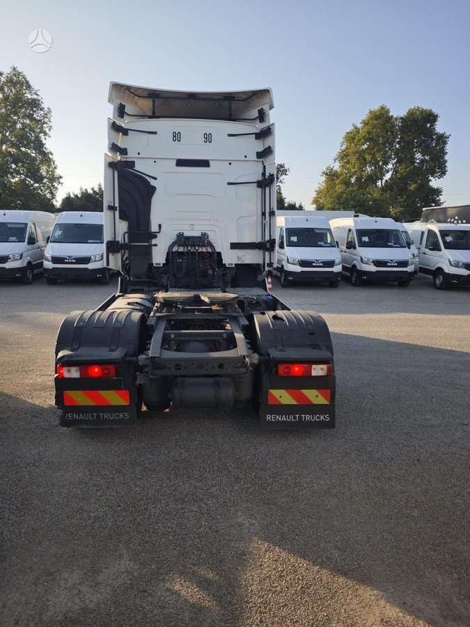 Renault T460 DTI 11, single sleeper