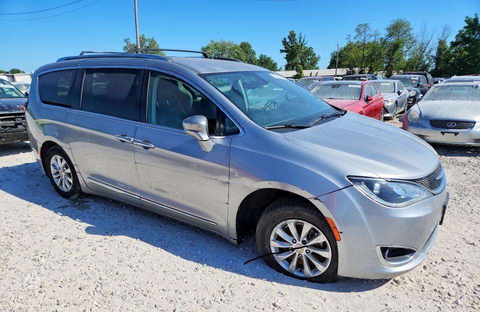 Chrysler Pacifica dalimis. Touring l spalvos kodas psc