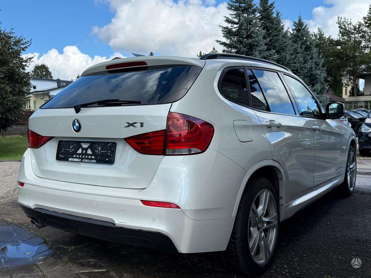 BMW X1, 2.0 l., off-road / crossover