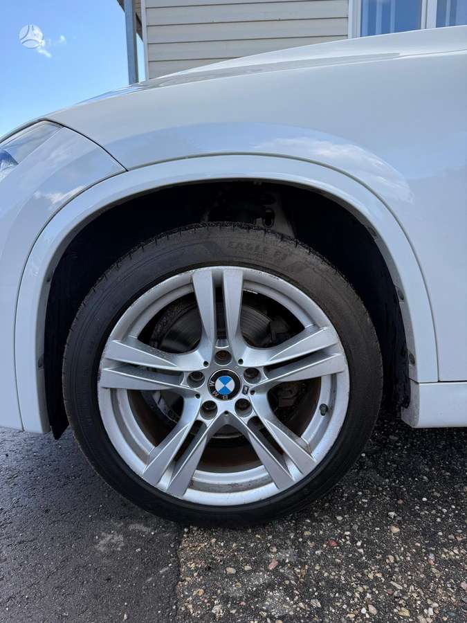 BMW X1, 2.0 l., off-road / crossover