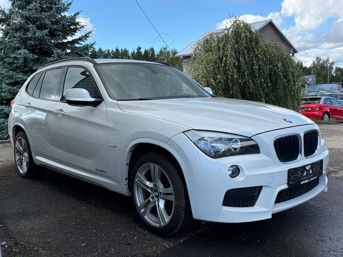 BMW X1, 2.0 l., off-road / crossover