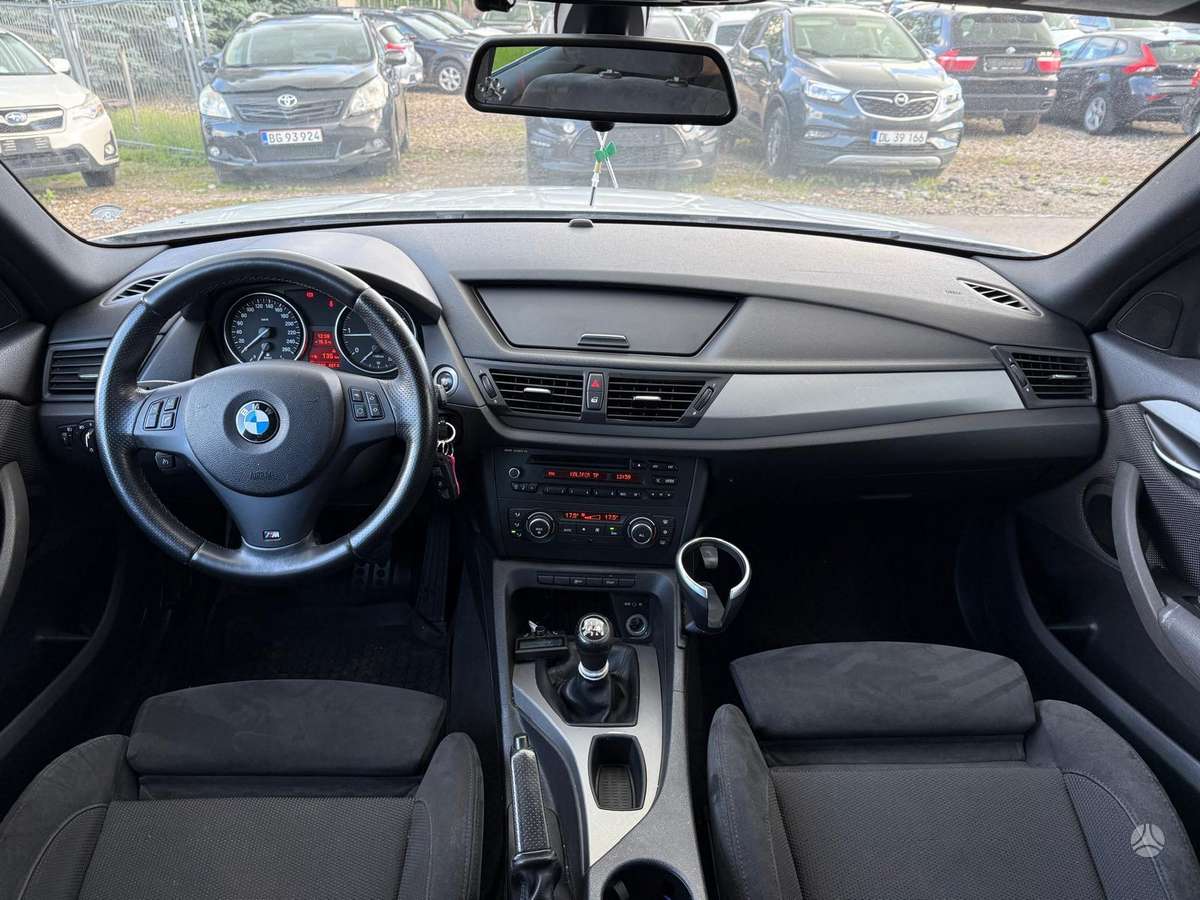 BMW X1, 2.0 l., off-road / crossover