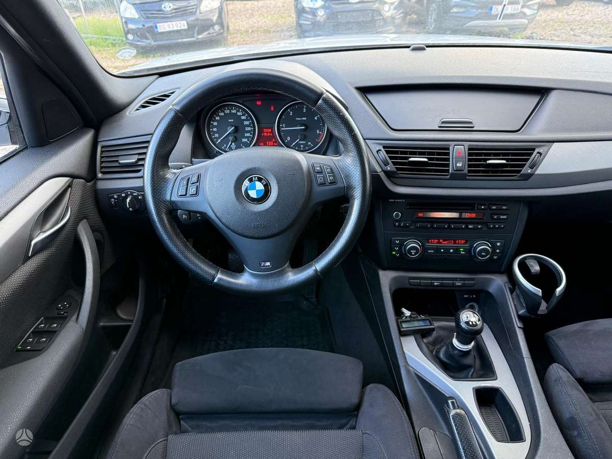 BMW X1, 2.0 l., off-road / crossover