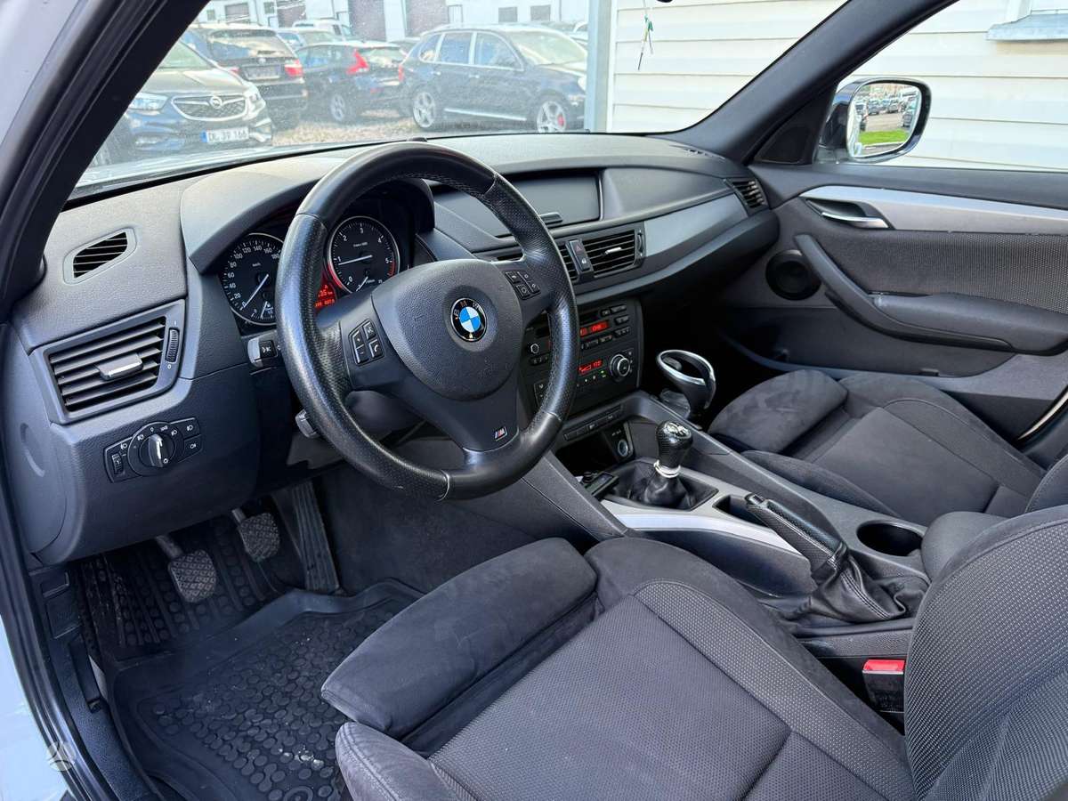 BMW X1, 2.0 l., off-road / crossover