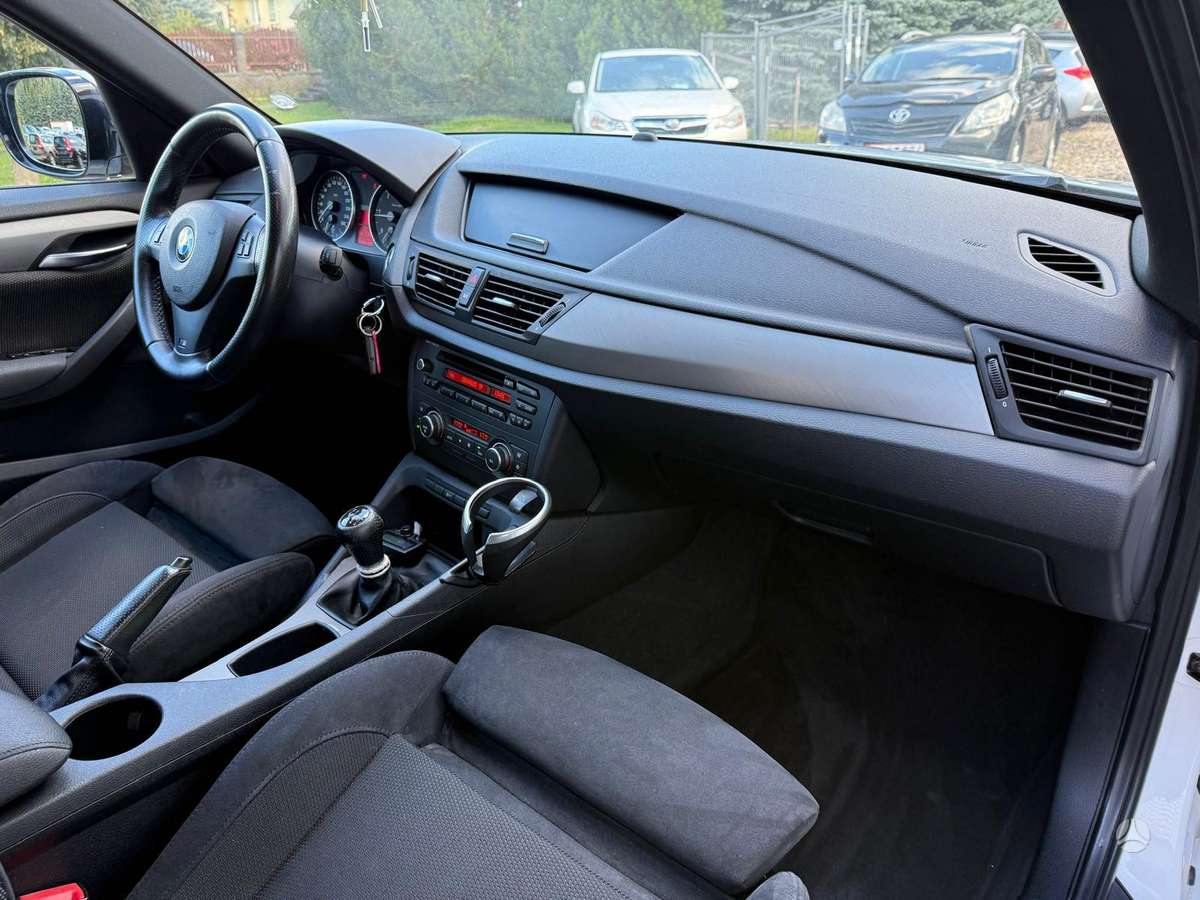 BMW X1, 2.0 l., off-road / crossover