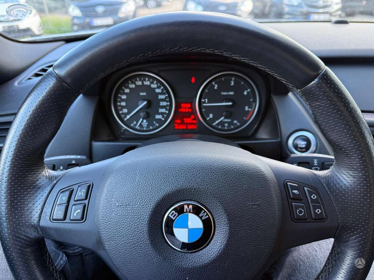 BMW X1, 2.0 l., off-road / crossover