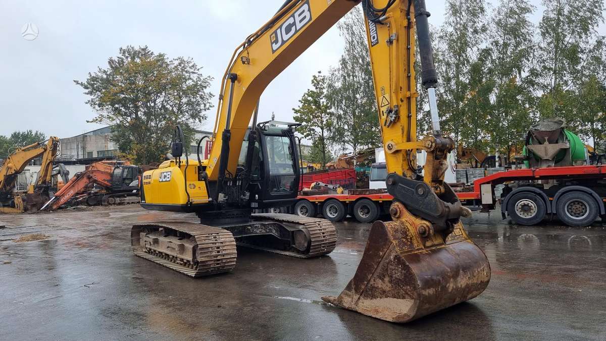 JCB JS 220 LC, ekskavatoriai
