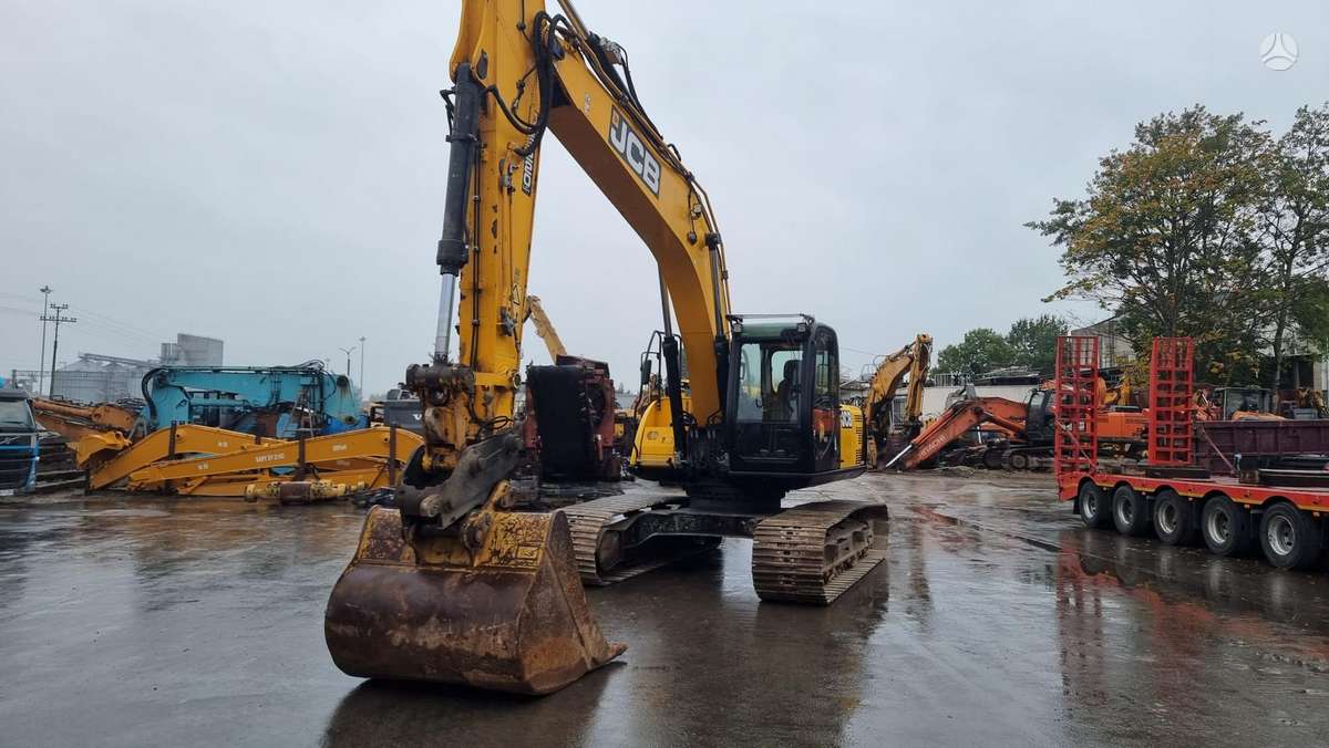 JCB JS 220 LC, excavator