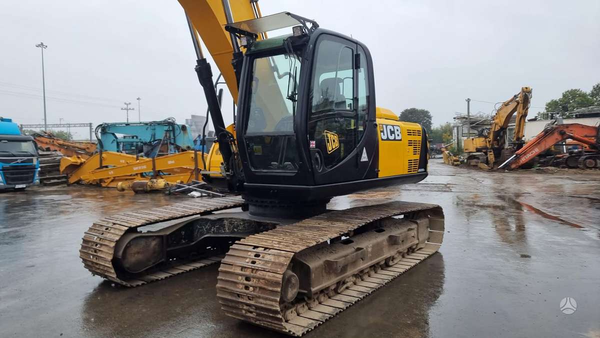 JCB JS 220 LC, ekskavatoriai