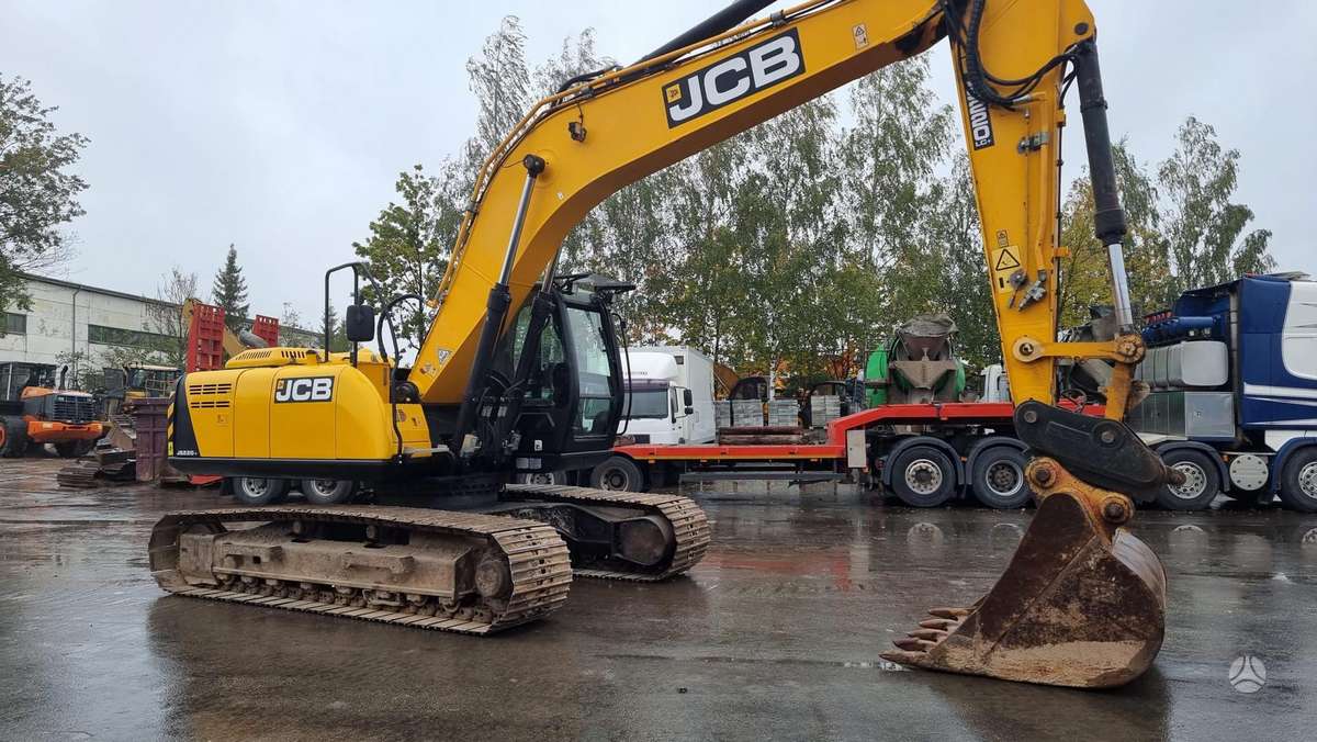 JCB JS 220 LC, ekskavatoriai