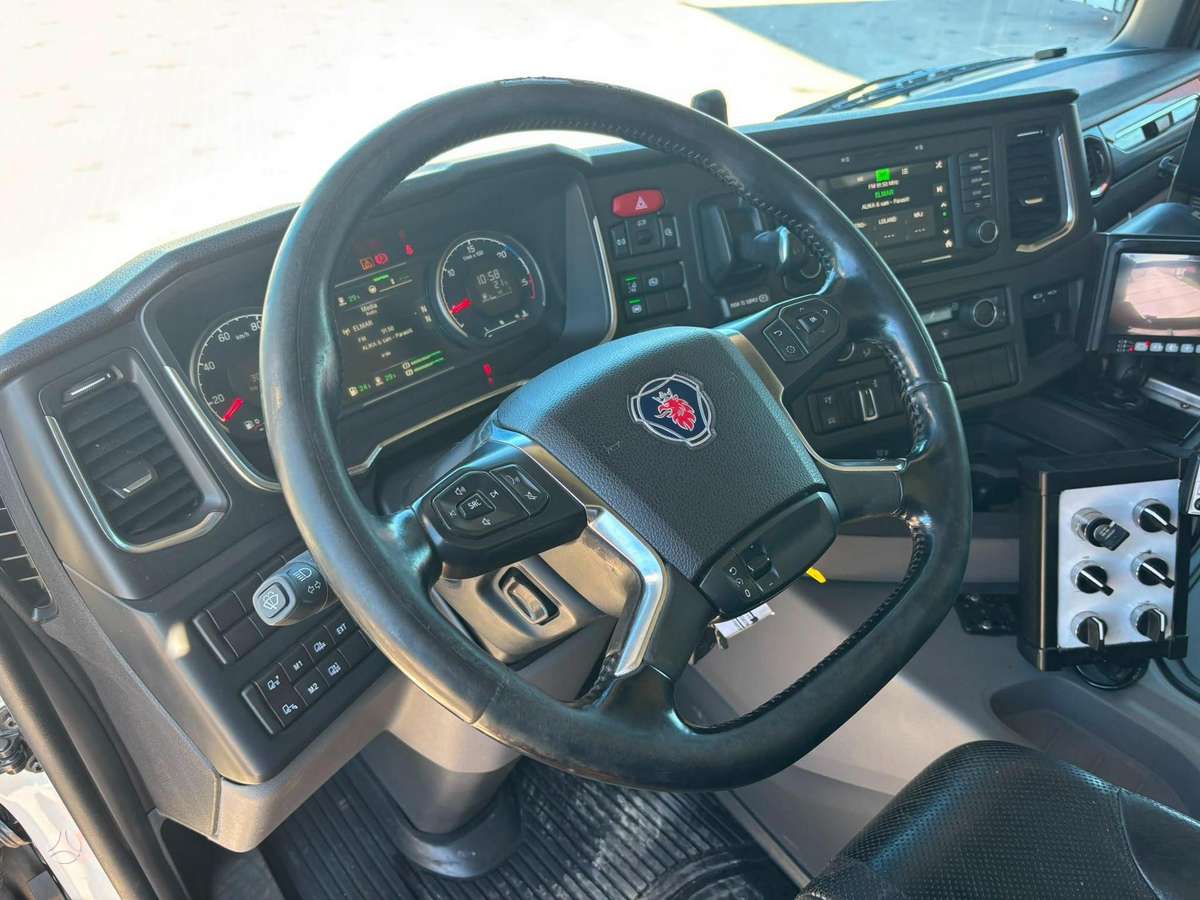 Scania G 370 6x2/4, cab-chassis trucks