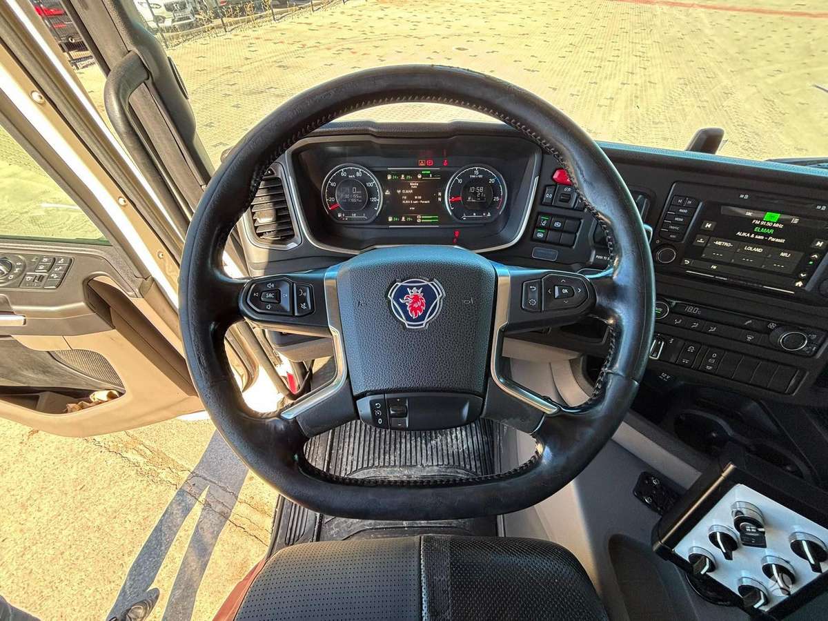 Scania G 370 6x2/4, cab-chassis trucks