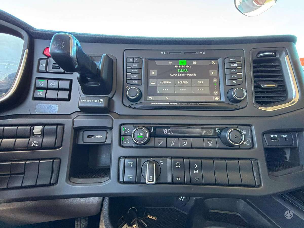 Scania G 370 6x2/4, cab-chassis trucks