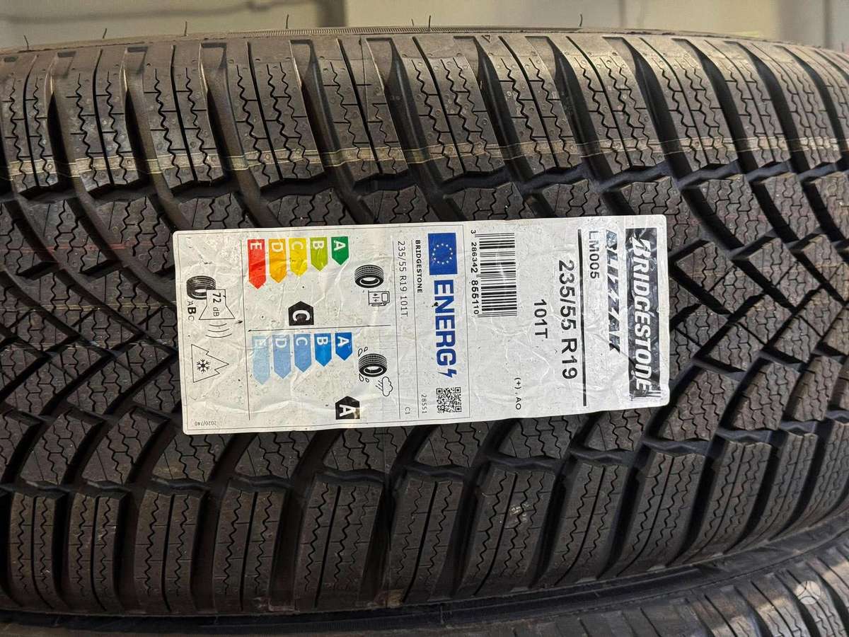 Bridgestone BLIZZAK LM005 | 2023, winter 235/55 R19