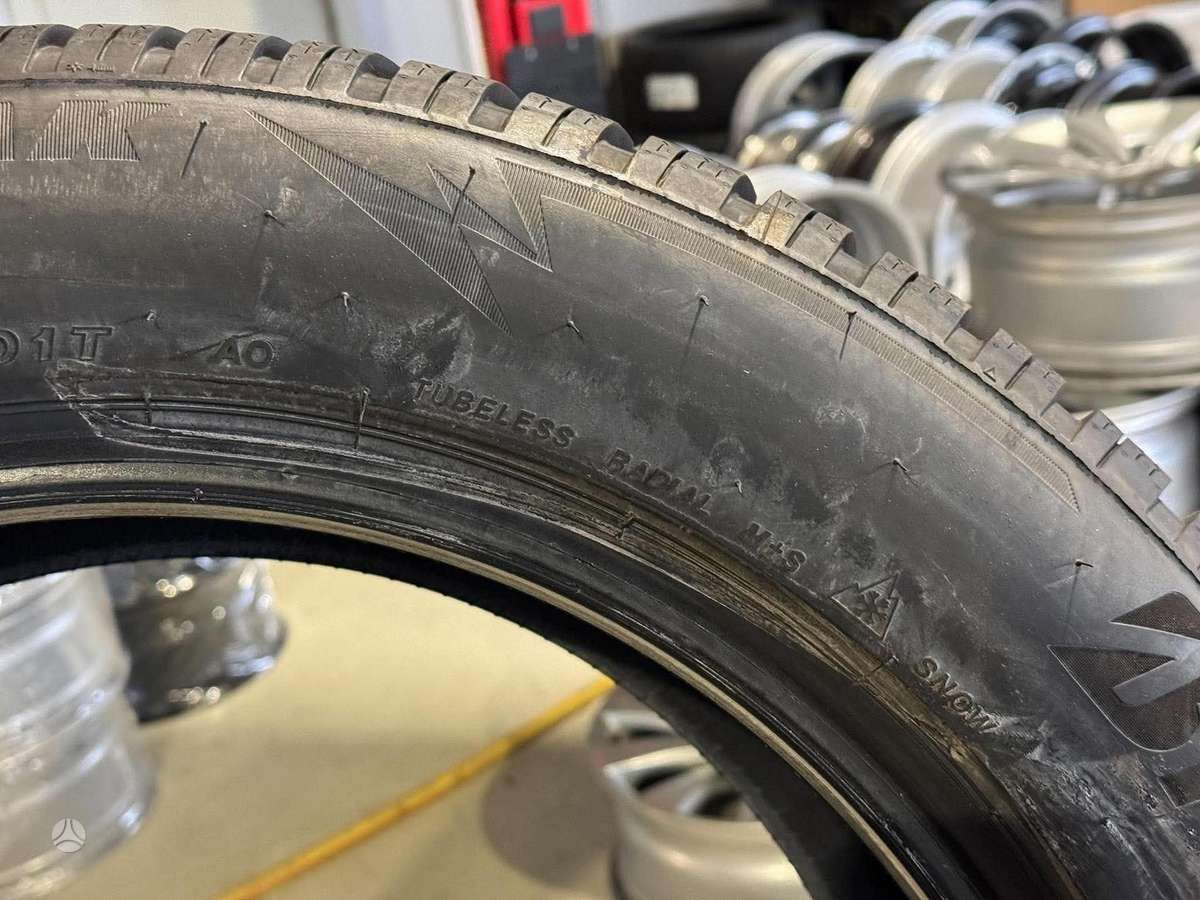 Bridgestone BLIZZAK LM005 | 2023, winter 235/55 R19