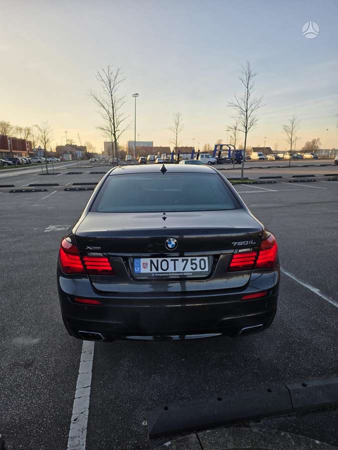 BMW 750, 4.4 l., Седан