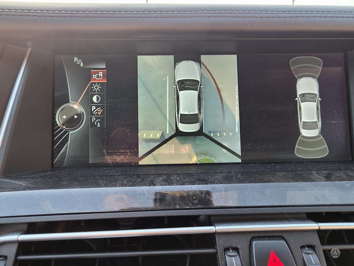 BMW 750, 4.4 l., Седан