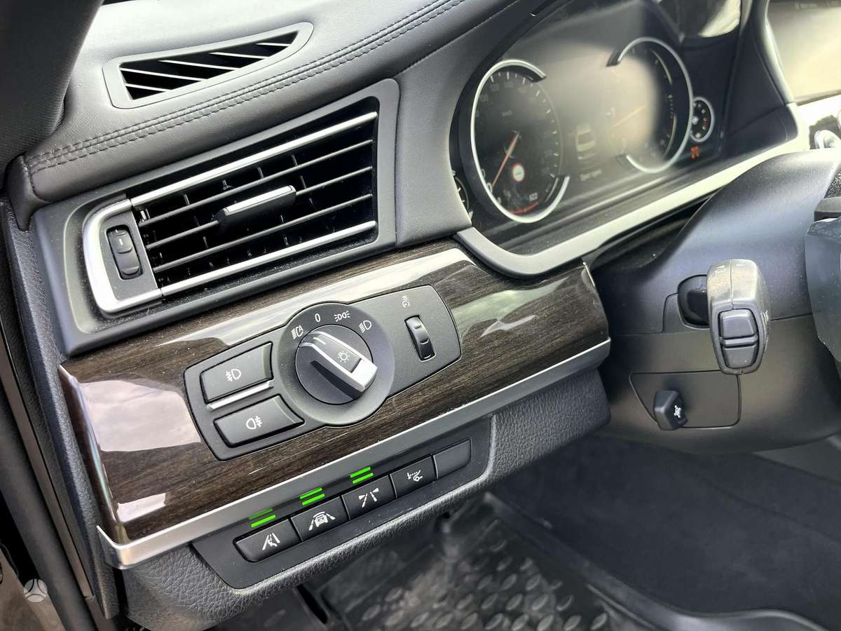 BMW 730, 3.0 l., Седан