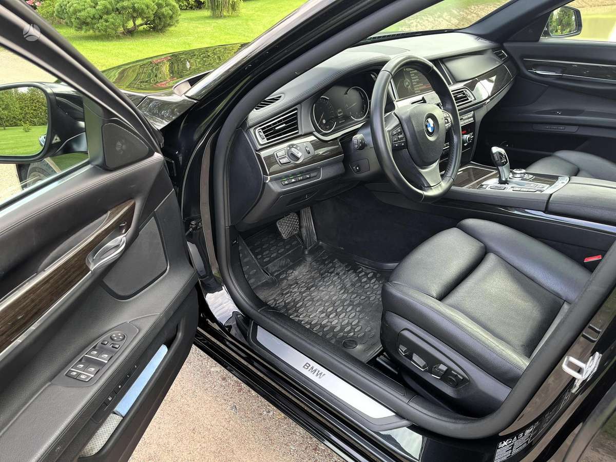 BMW 730, 3.0 l., Седан