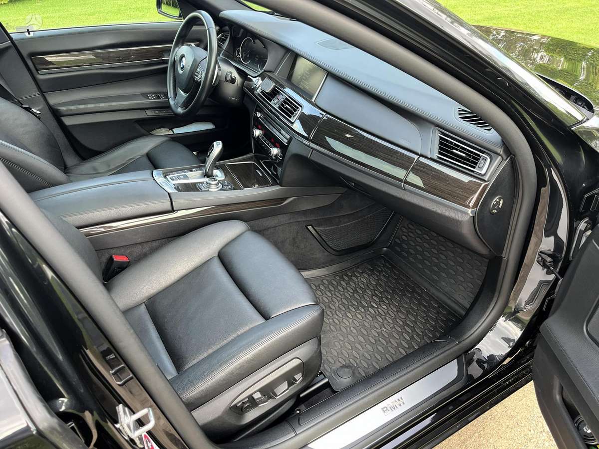 BMW 730, 3.0 l., Седан