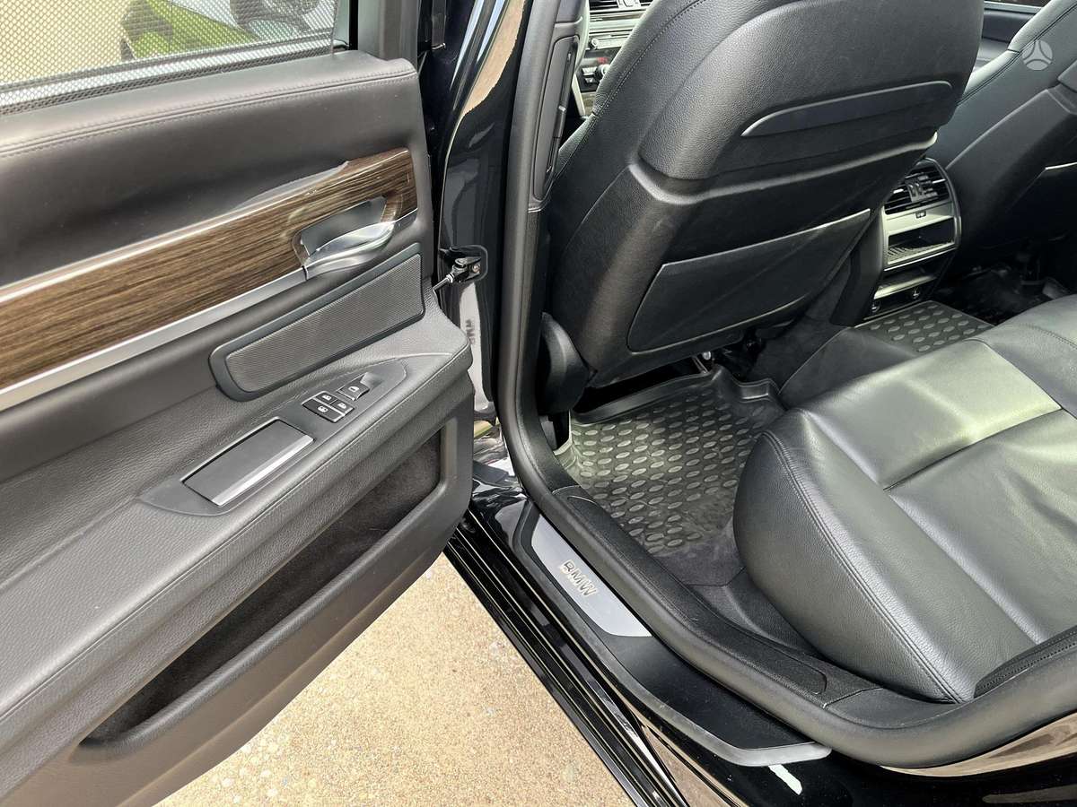 BMW 730, 3.0 l., Седан