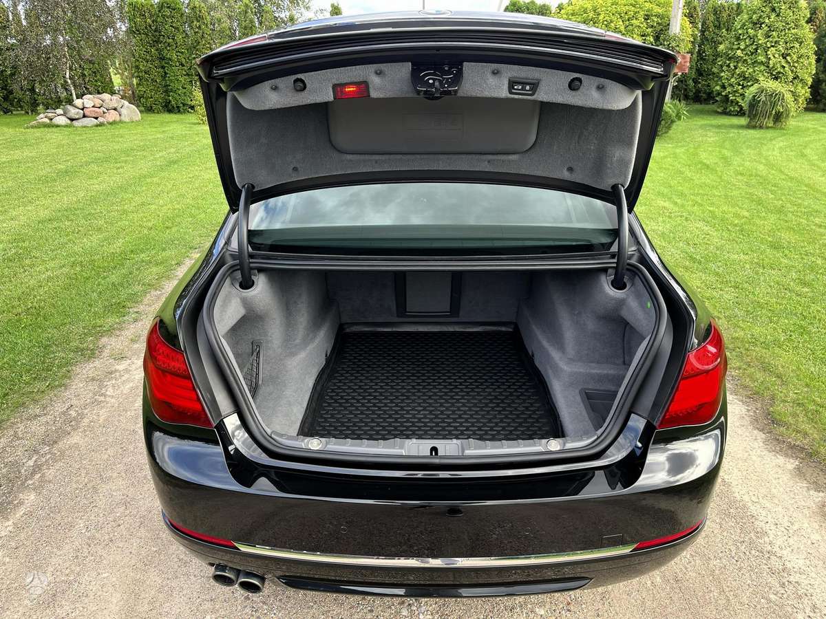 BMW 730, 3.0 l., Седан