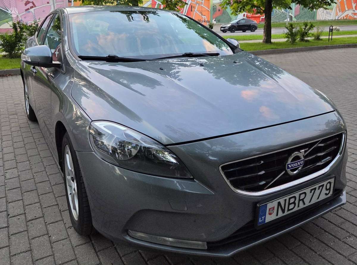 Volvo V40, 1.6 l., hatchback