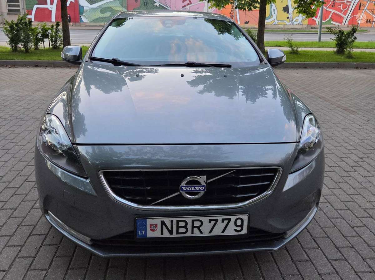 Volvo V40, 1.6 l., hatchback