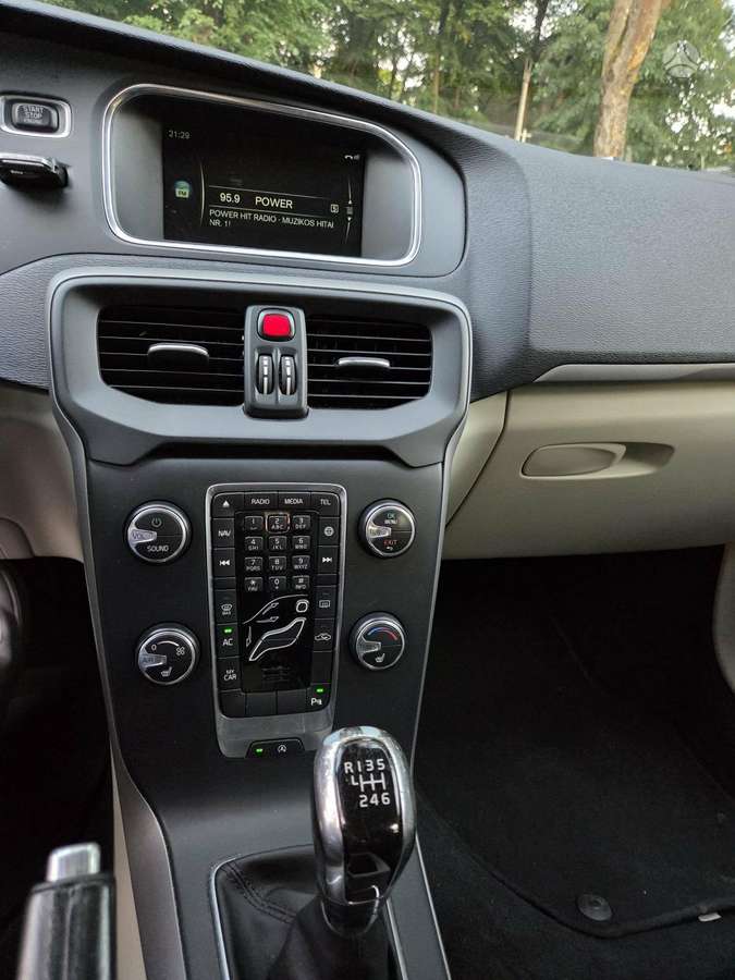 Volvo V40, 1.6 l., hatchback