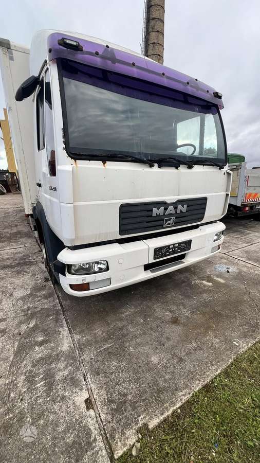 MAN LE 8.220, trucks